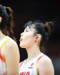“双塔奇兵”打崩对手！中国女篮首战轻取马里